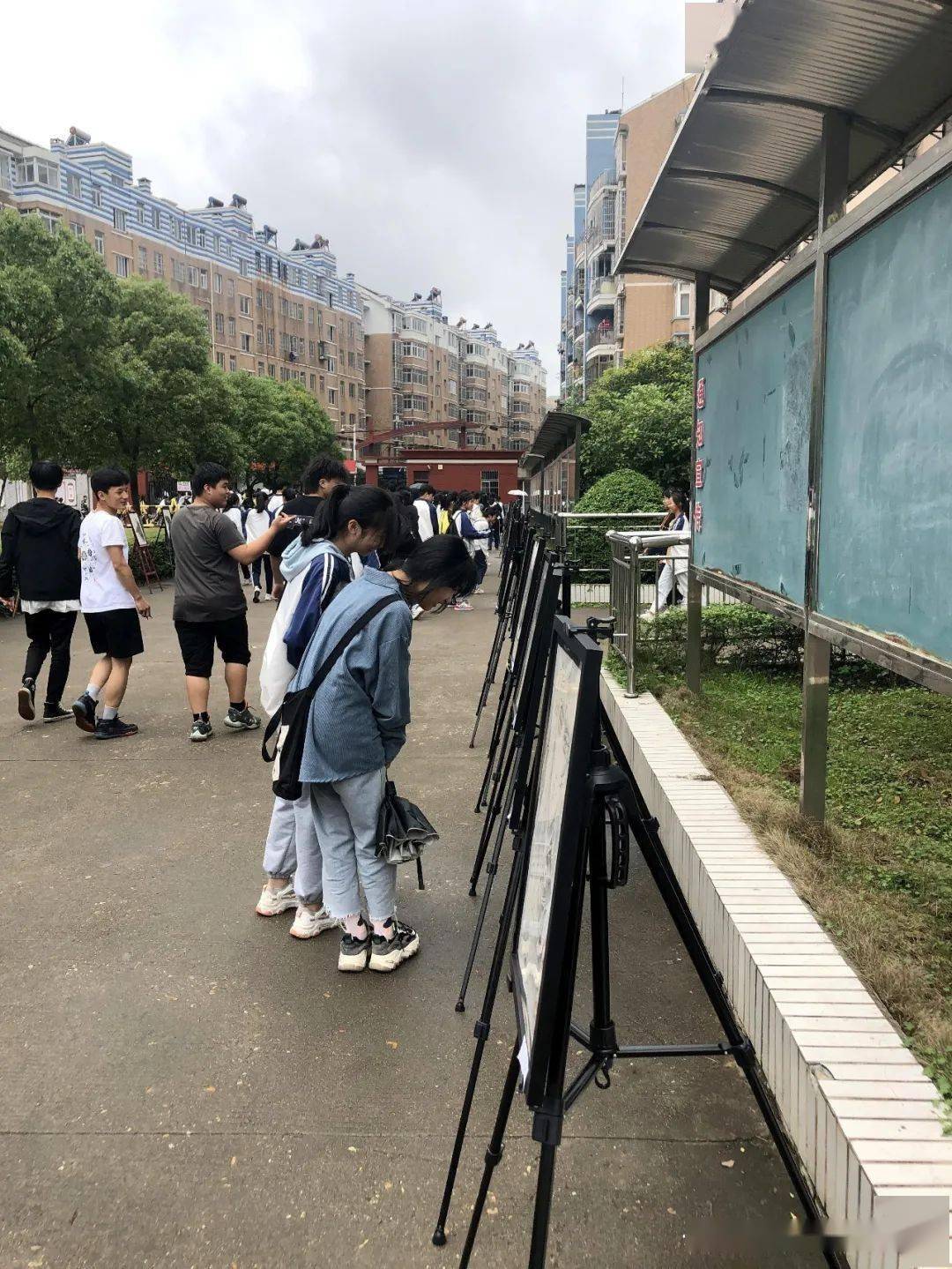 临川十六中举办春季双学美术班学生优秀作品展