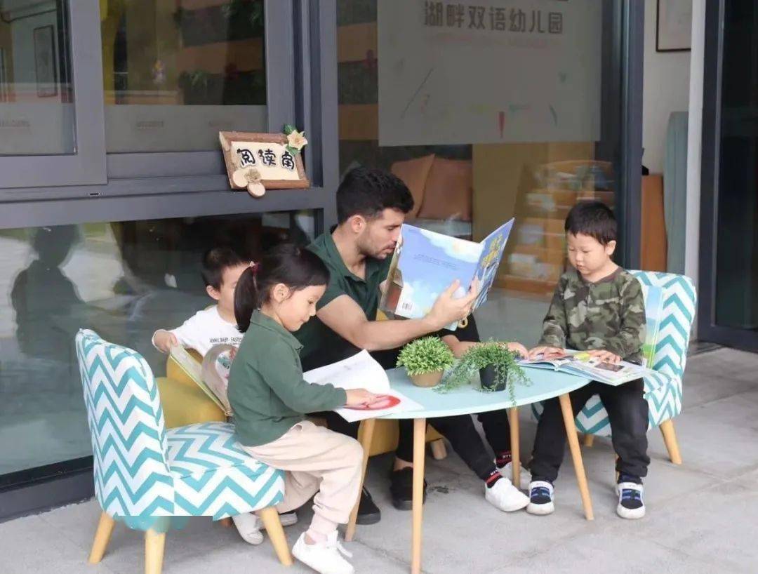 科技五路交叉路口东南侧(星城翠珑湾1期东侧)  维君汇湖畔双语幼儿园