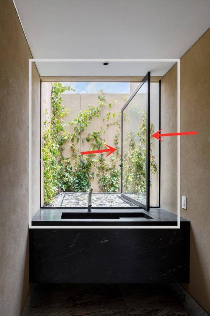 和推拉窗最大的区别就是开合方式不一样,它能够360%ub0自由旋转开合