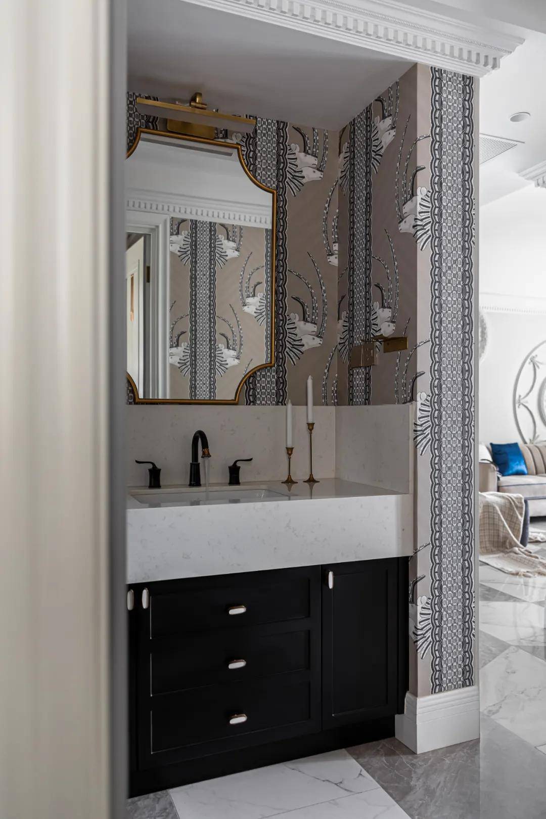 年轻夫妻的焦糖色新居复古又精致