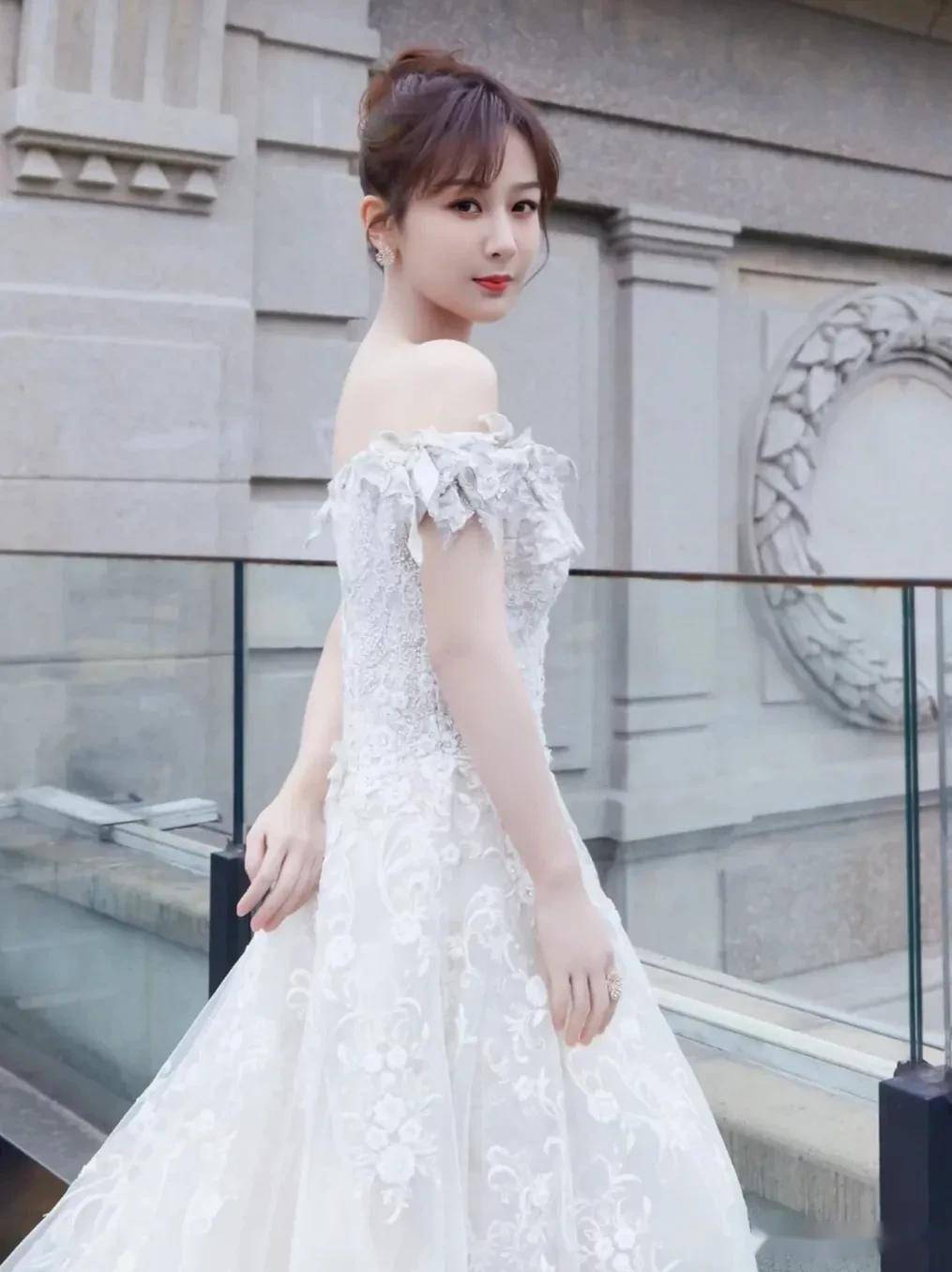 杨紫鲜花绽放芳香扑鼻