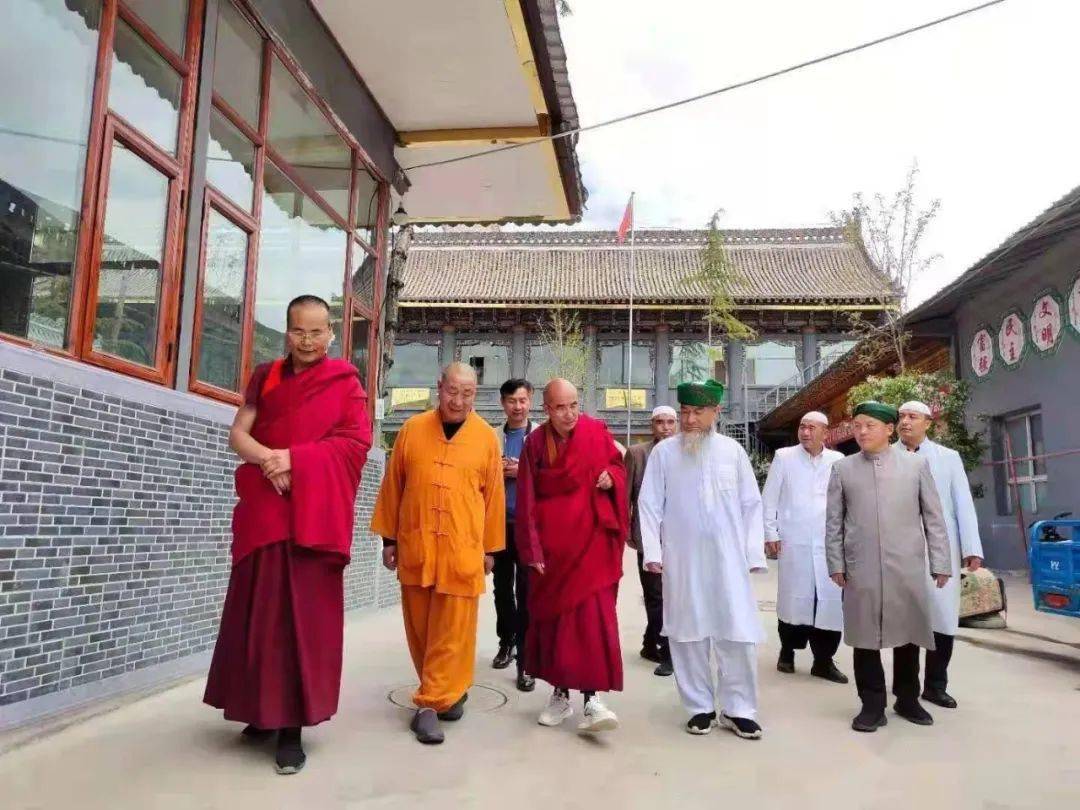 临夏县各宗教相互 "走亲戚,话团结,促和谐"践行民族团结一家亲