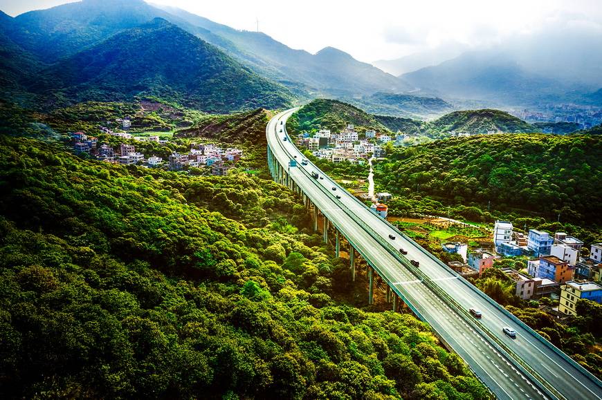 沿着高速看中国广东丨振兴粤西云湛高速助推沿线经济腾飞