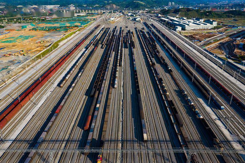 湖南怀化西编组站运营繁忙 铁路运力大幅提升