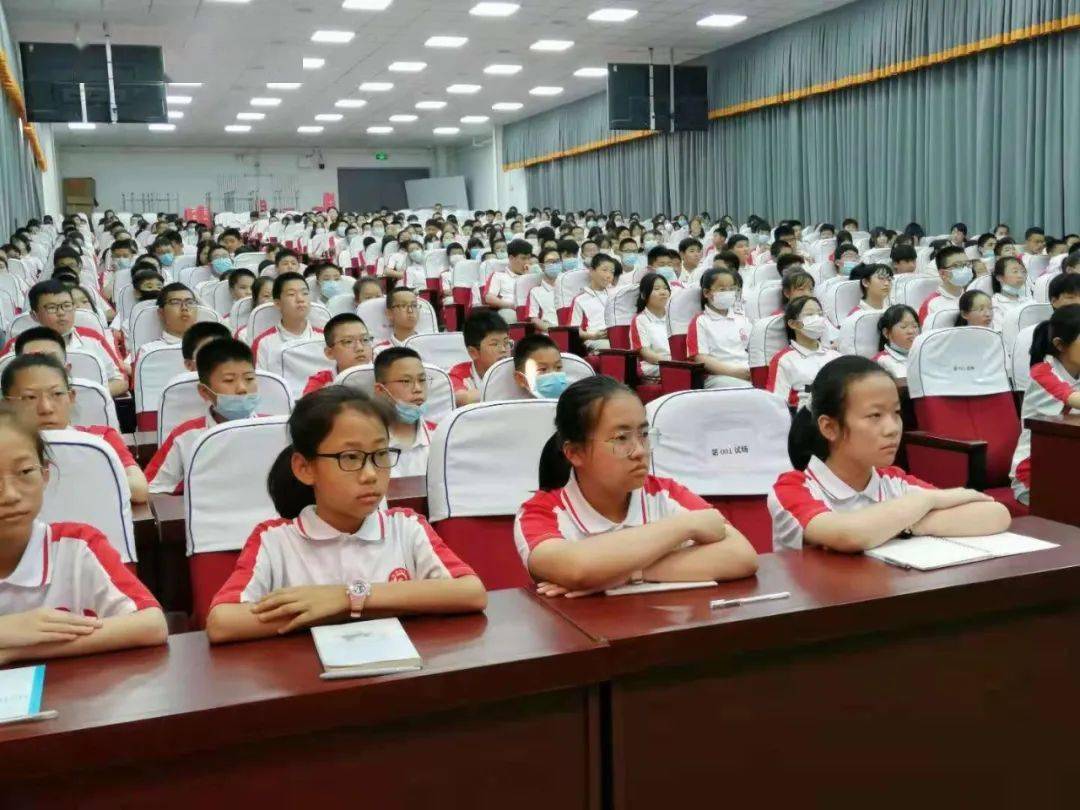 永远跟党走 ——咸阳市青少年党史学习巡回宣讲走进渭城区道北中学