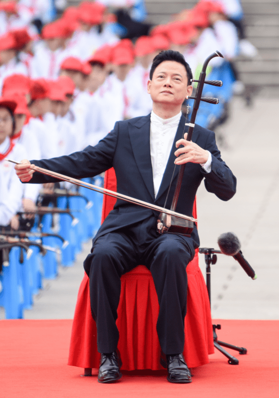 民乐之乡弦韵悠长江阴千名学生二胡演奏献礼建党百年华诞