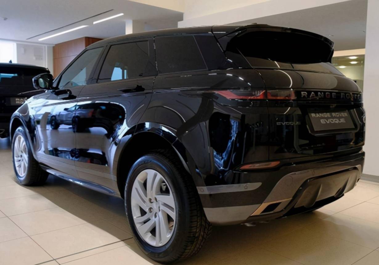 "黑武士"路虎极光来袭!2.0t引擎 四驱,数字内饰比宝马x3帅气