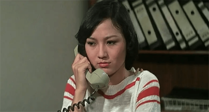 《半斤八两》捧红了女星赵雅芝,而《新半斤八两》当然也不能示弱.