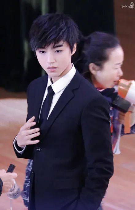 西装邬童绝绝子霸总气质外漏