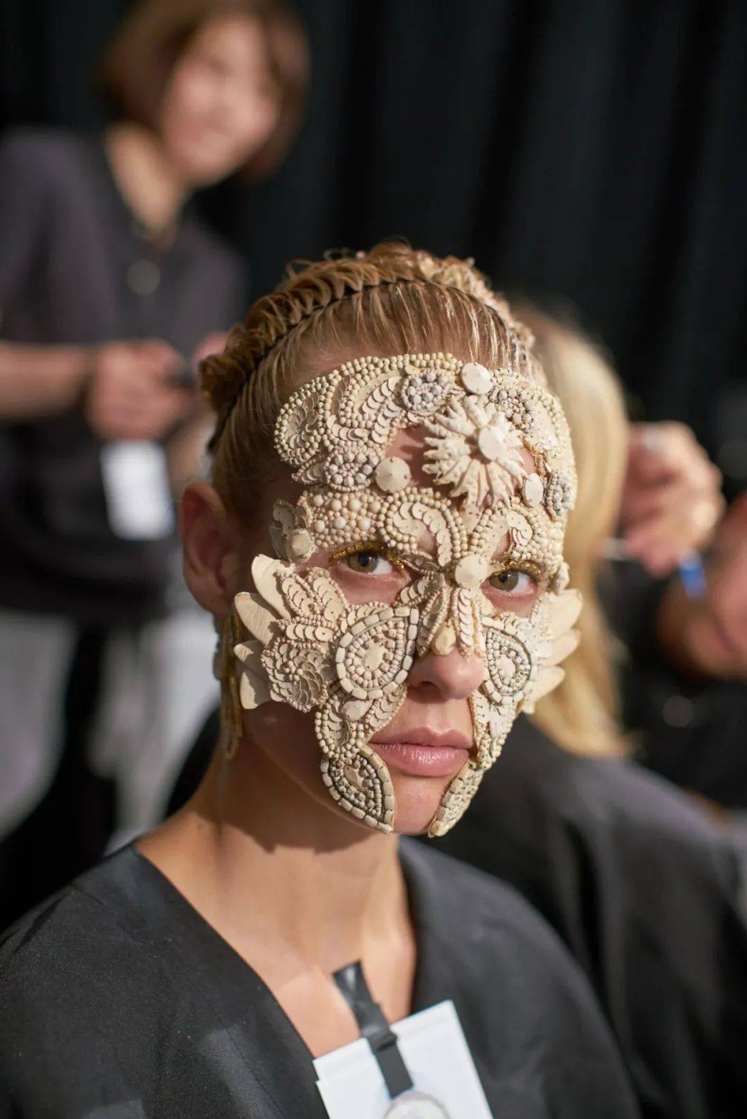 连supreme 都忍不住联名,彩妆教母 pat mcgrath 的开挂人生