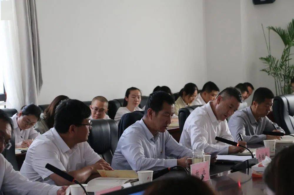 榆林市行政审批服务局党组书记,局长韦福祥同志为系统全体党员干部讲