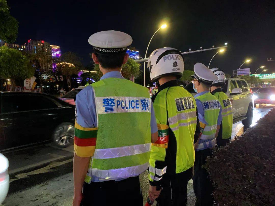 交警查酒驾图片远景图片