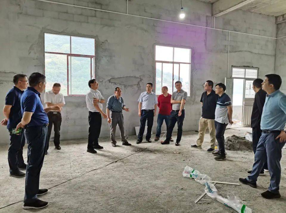 谭业明调研长阳鸭子口村乡村振兴工作