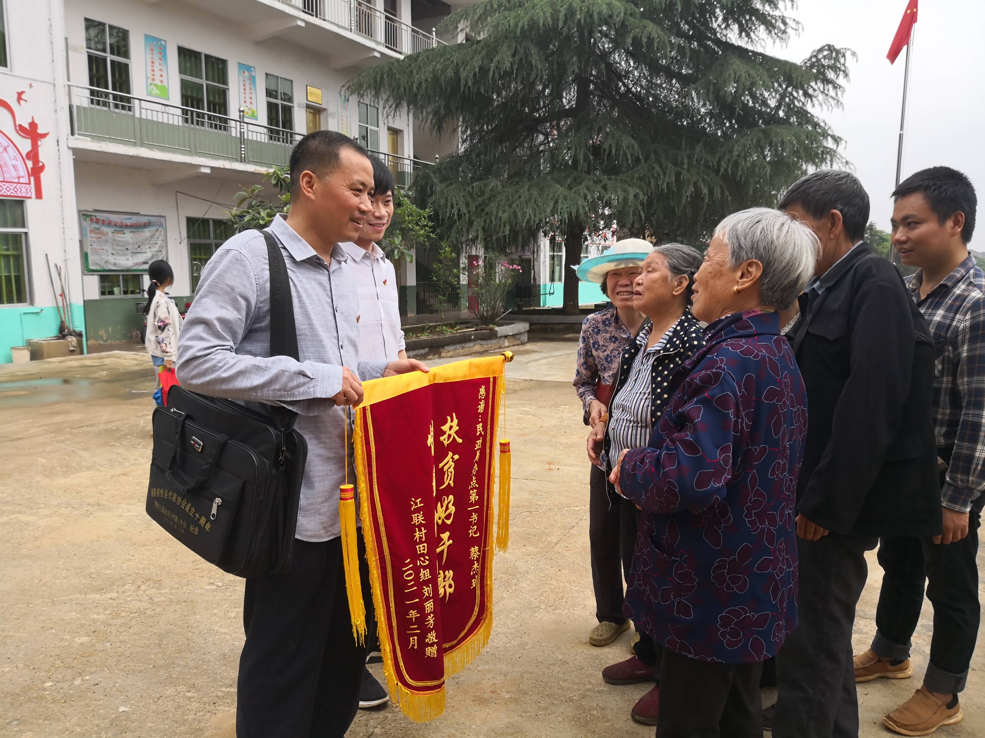 圆满完成脱贫攻坚任务后,按照县里的统一安排,攸县民政局驻攸县渌田