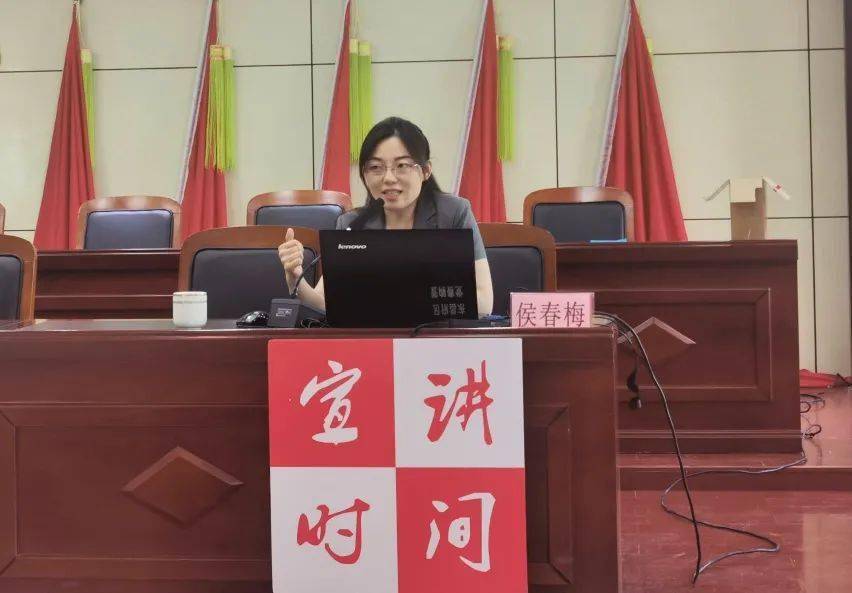 侯春梅,堂邑镇五里墩村孔祥印,道口铺中心小学教师周莉燕作宣讲报告