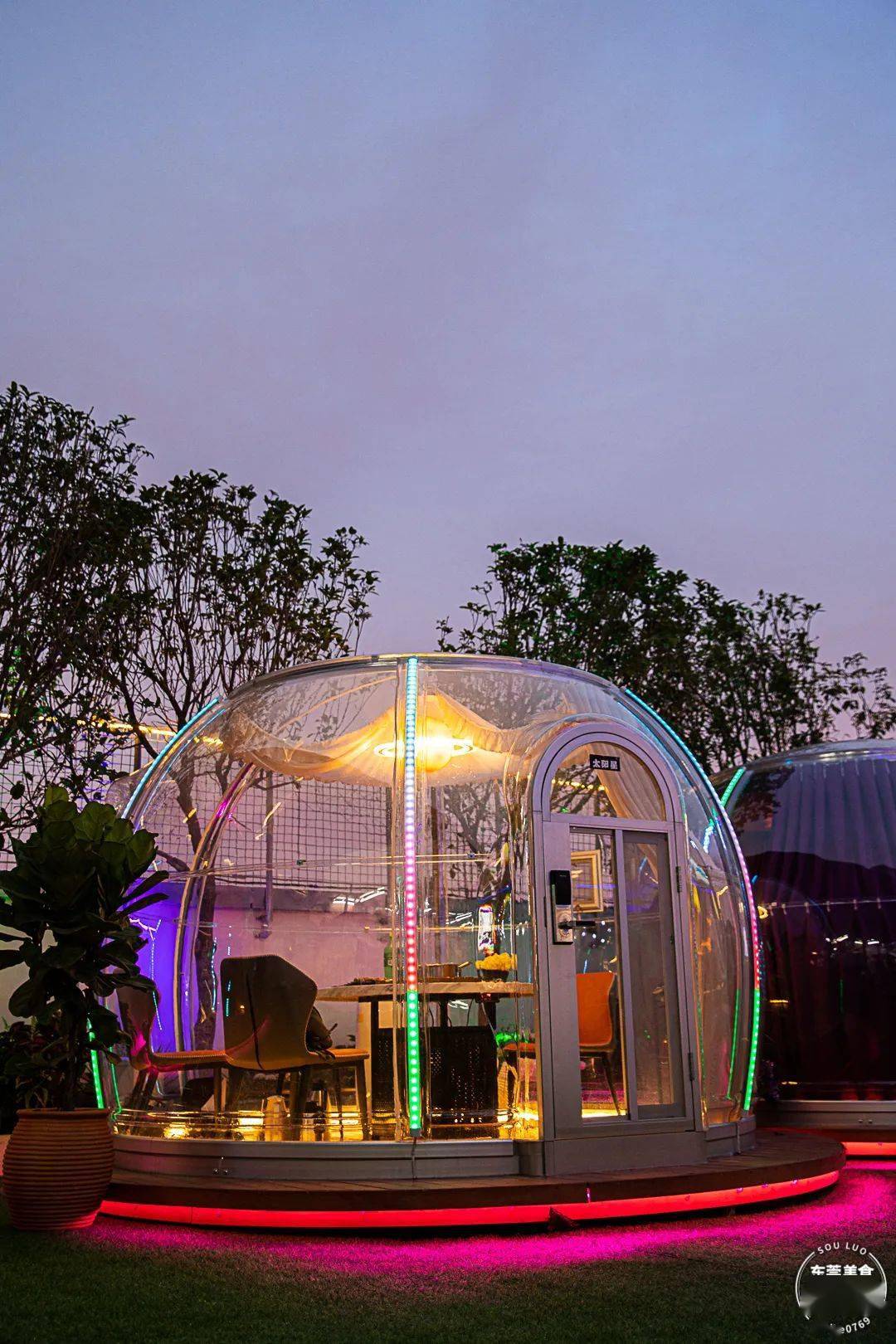 心动星空摩天轮下泡泡屋里小火锅撸烧烤爱情升温没地跑