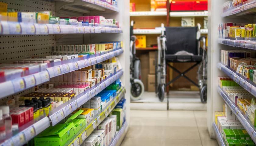 华人健康报告期两次因质量遭罚 商誉超非流动资