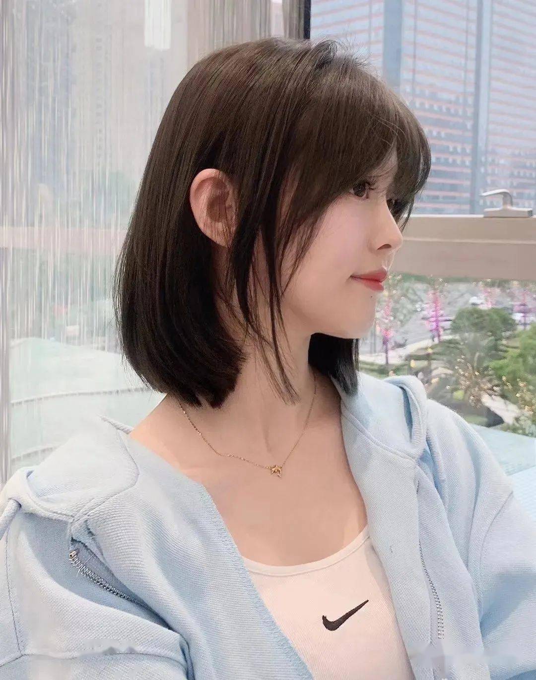 当下流行"少女锁骨发"