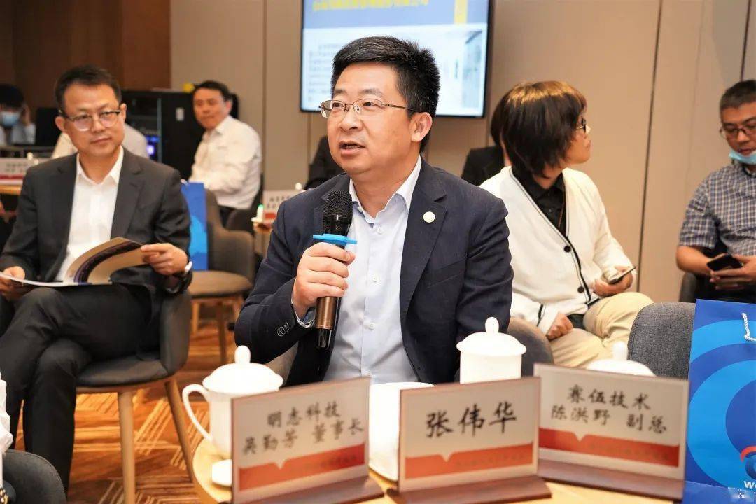 张伟华主持会议并就扎实推进资本市场"吴江开发区板块"的高质量发展