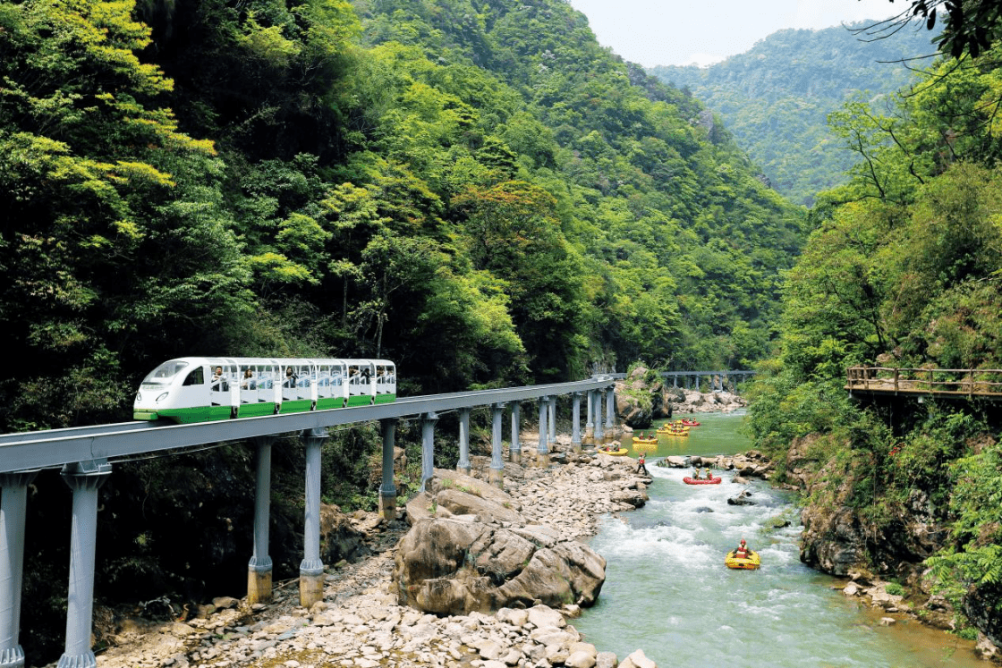 靖安虎啸峡景区·坐着火车去漂流(国家4a级旅游级景区)坚持品牌创建