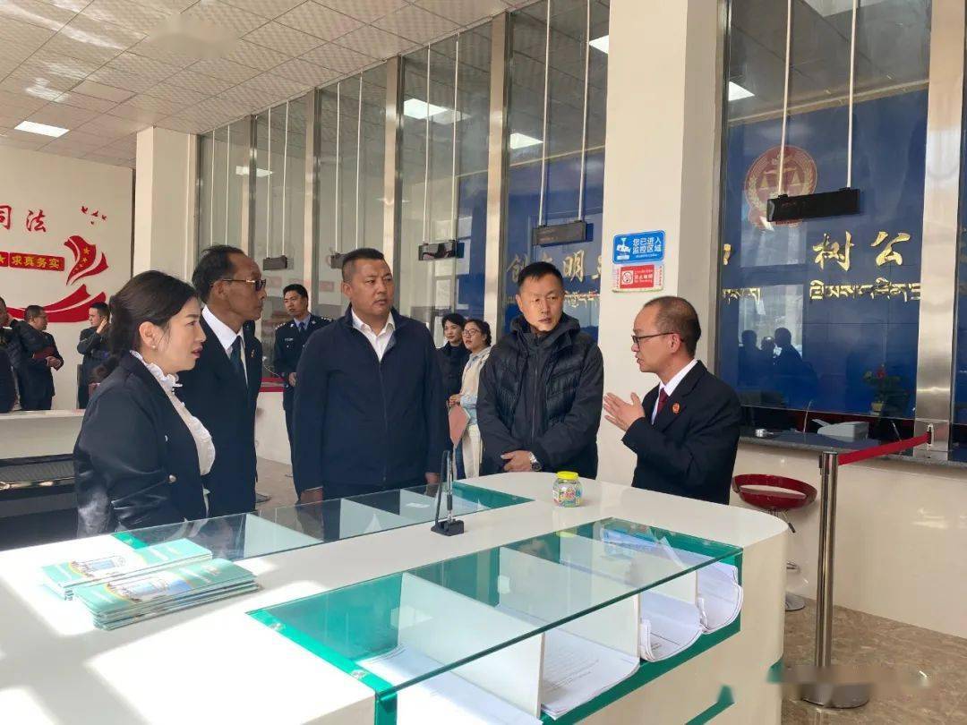 德钦县党政代表团赴芒康县学习考察交界建设工作