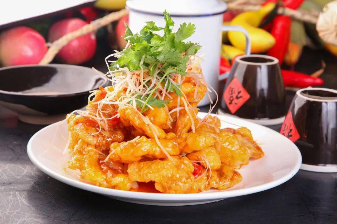 东北菜的确不在榜上,但完全不妨碍如今它在全国范围内走红,锅包肉作为