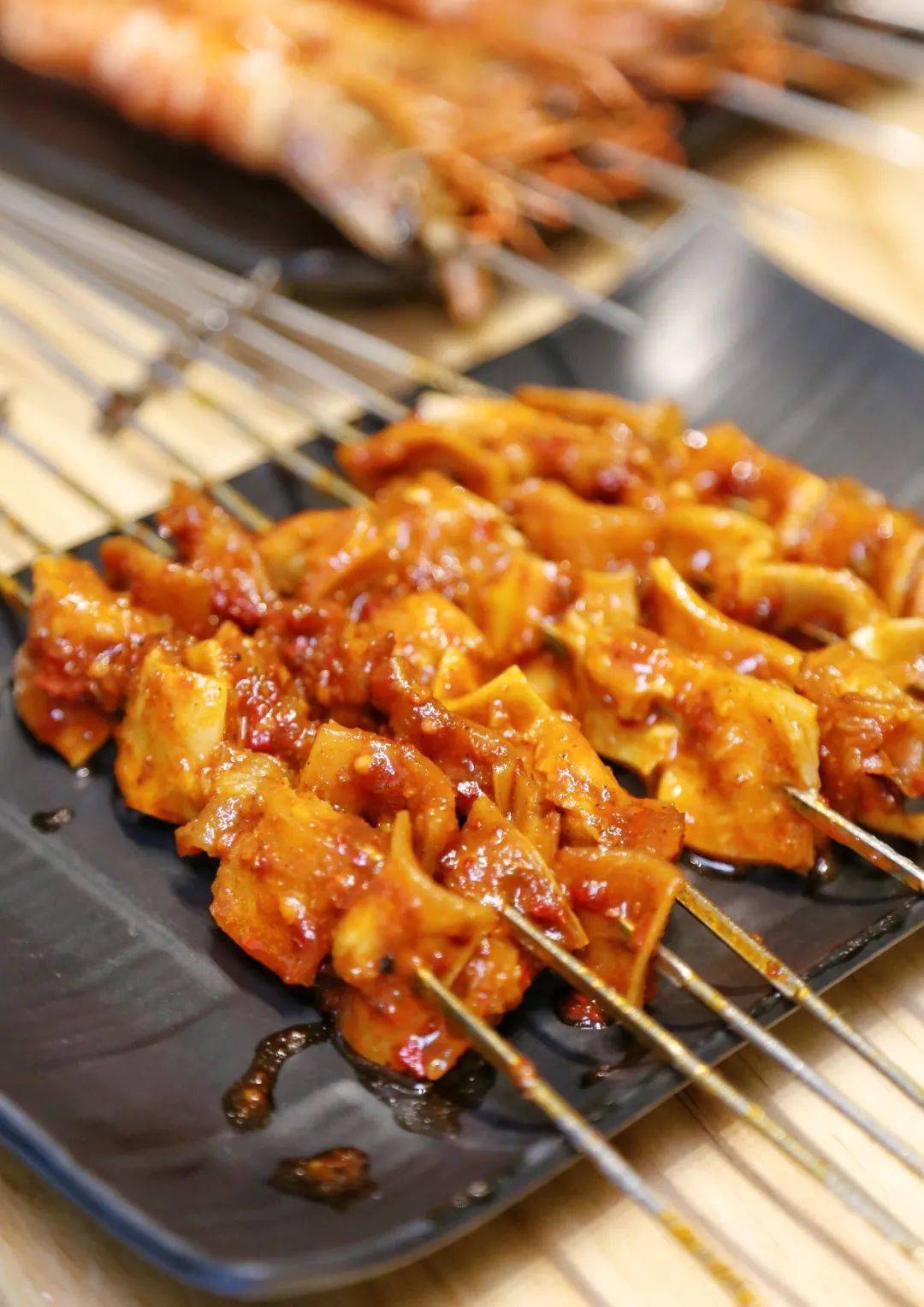 "筋头巴脑",吃一次就上瘾弹牙的小串烤至表面微微焦黄口感最佳,爆香的