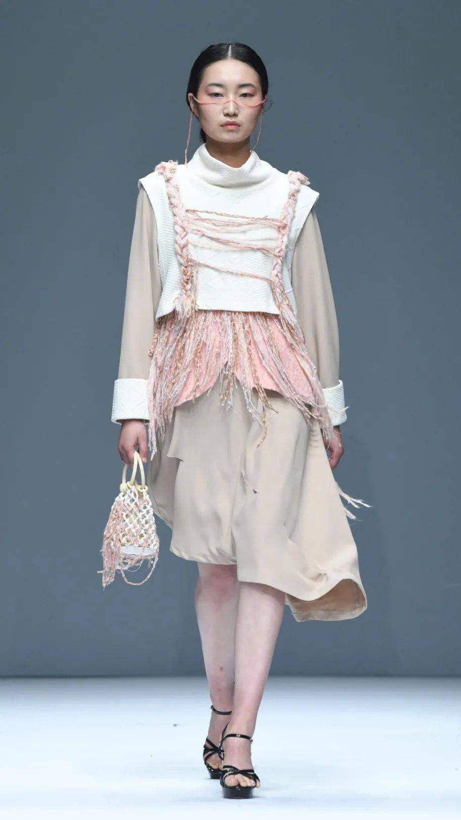 毕业设计|天津师范大学美术与设计学院:知一·行易_服装