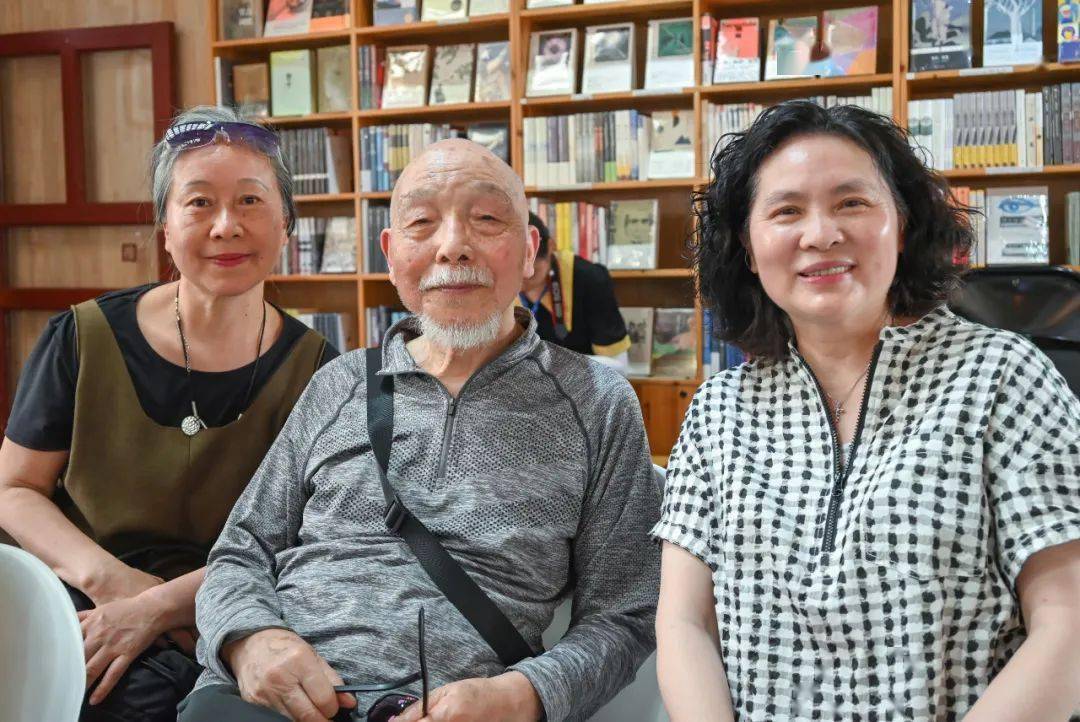 诗人唐亚平做客书香61花溪青岩阅读推广活动谈纪录片纪录片是一种