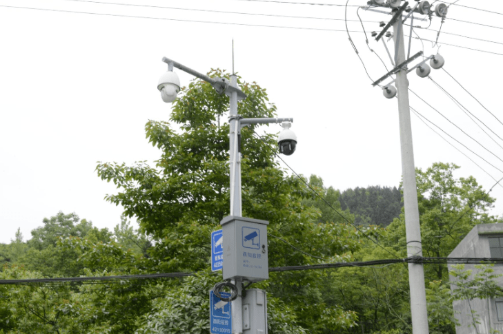 移动看家摄像头安装了一款可当广播使用的村委,村民家,农场各处在酉阳