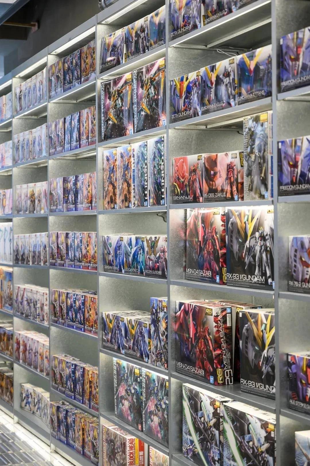 首店连开,成都迎来潮流店铺汇聚热潮_高达模型