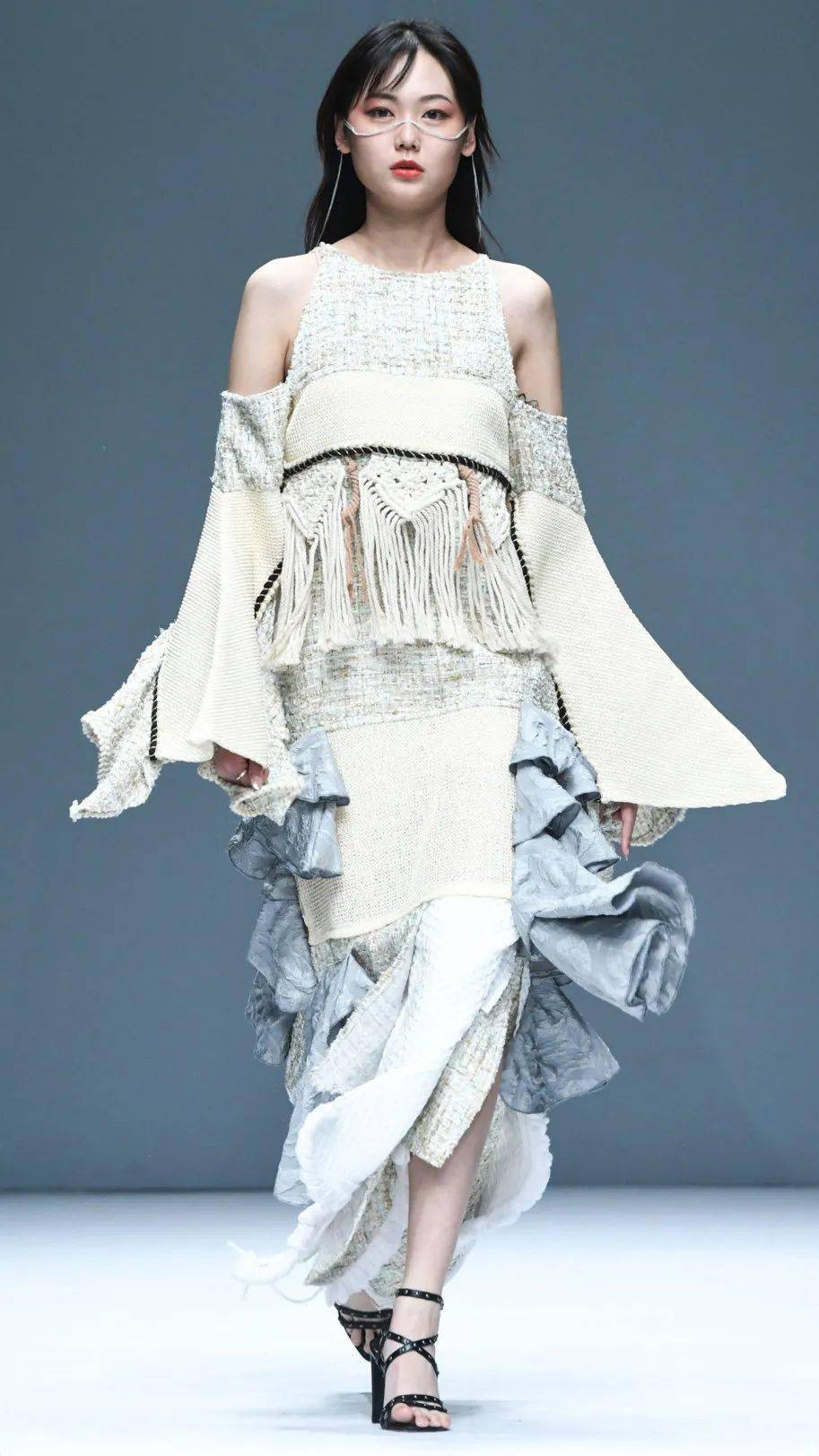 毕业设计|天津师范大学美术与设计学院:知一·行易_服装