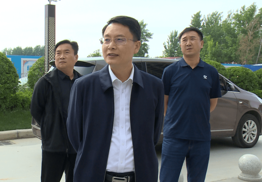 李俊伟调研房地产项目建设情况_发展