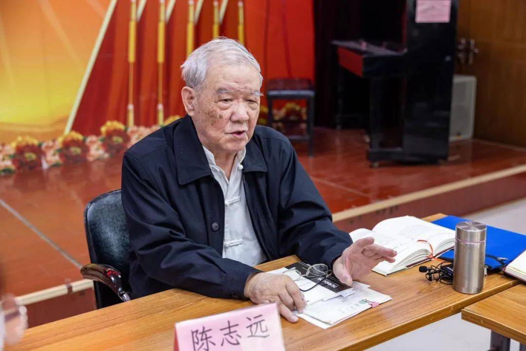 陈志远是陈潭秋烈士的次子.