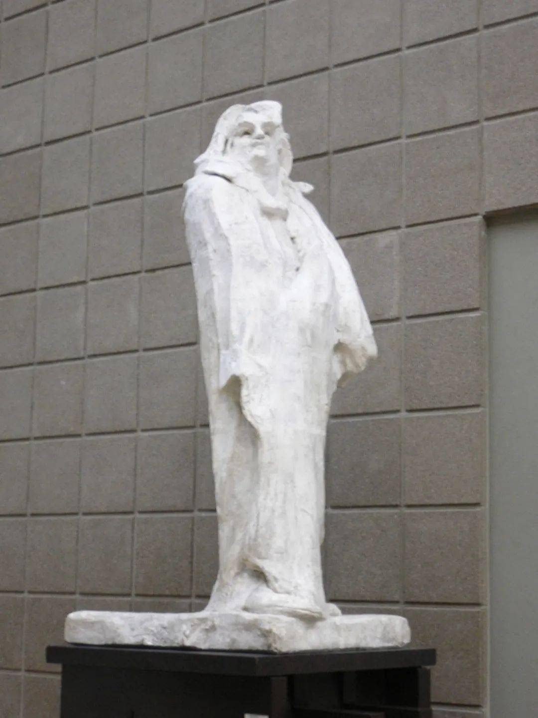 法国巴黎奥赛美术馆罗丹雕塑巴尔扎克品目面对莫扎特们,人们真不