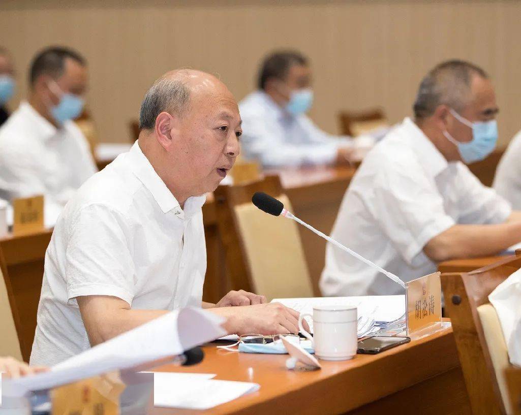 区十七届人大常委会第三十七次会议召开