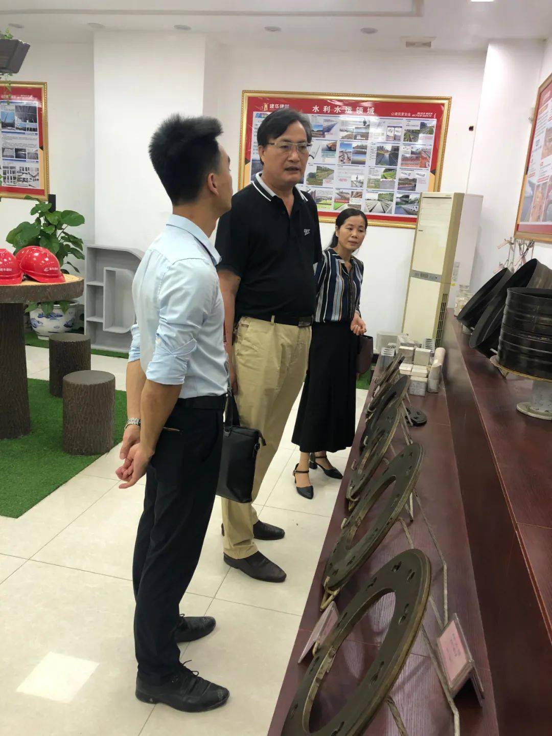 钦北区总工会深入企业开展调研工作