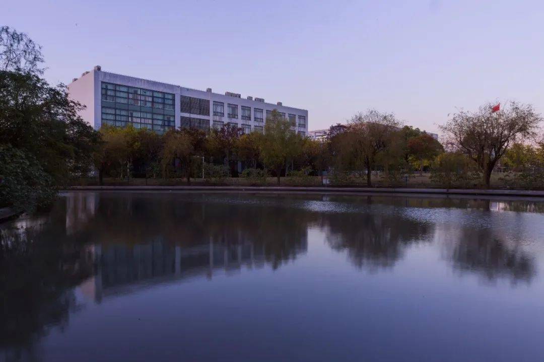 沪上35所高校河流大合集 来感受校园里的这抹澄澈灵动吧 校区 沪上35所高校河流大合集 来感受校园里的这抹澄澈灵动吧 校区