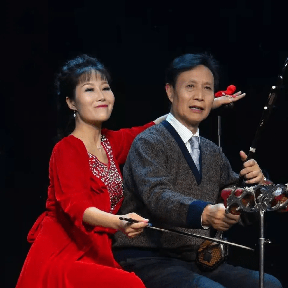 蒋倩竹,原成都军区战旗文工团青年二胡演奏家蒋才如,成都市银杏艺术团