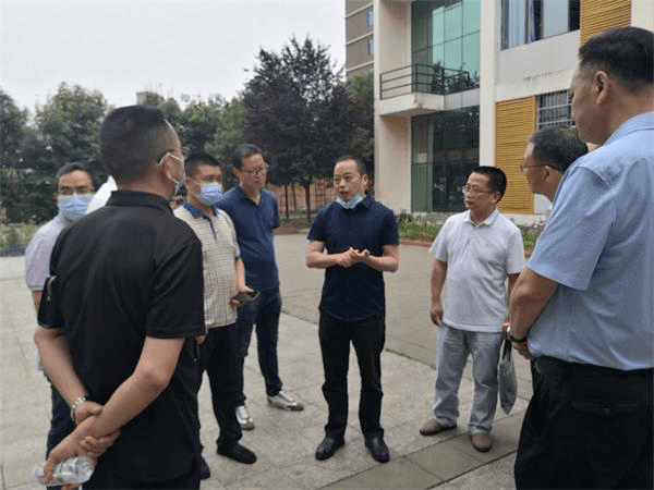 市卫生健康委主任周云调研盐亭县卫生健康工作