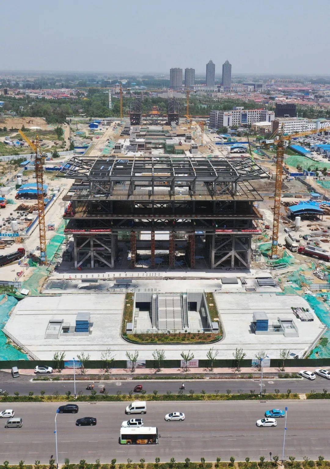 商丘高铁绿轴"露脸"了,南门楼预计7月底主体完工_项目