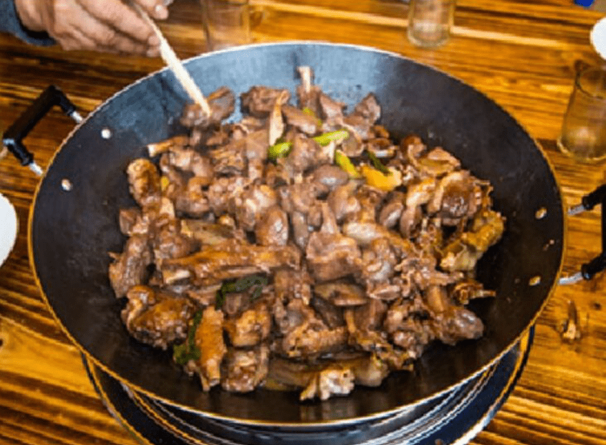 顺德这家开在破烂民居里的农庄,只凭一道醉鹅,引来食客无数