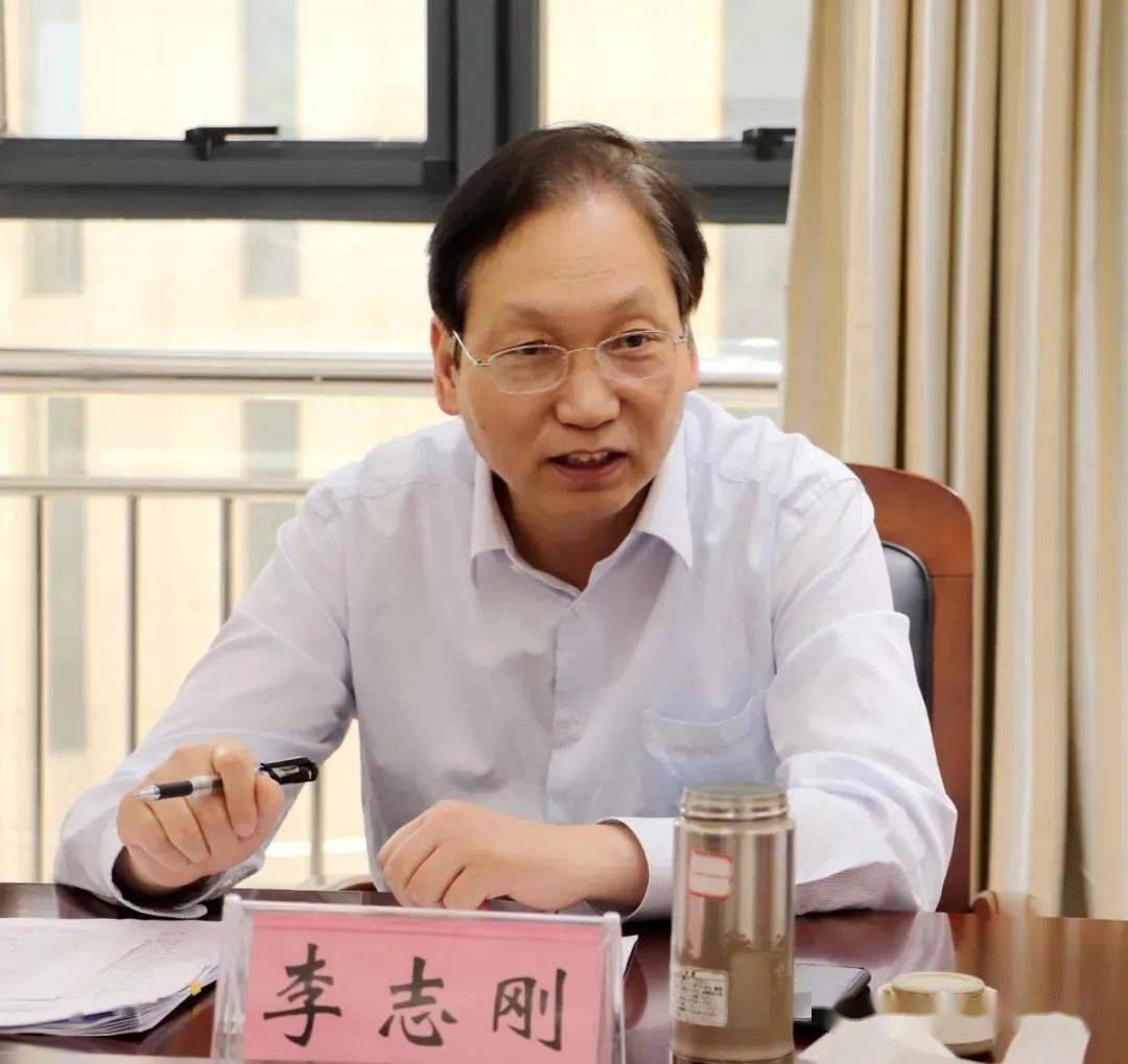 省财政厅二级巡视员李志刚,服务业处副处长朱科辉,信息中心人员郑智杰