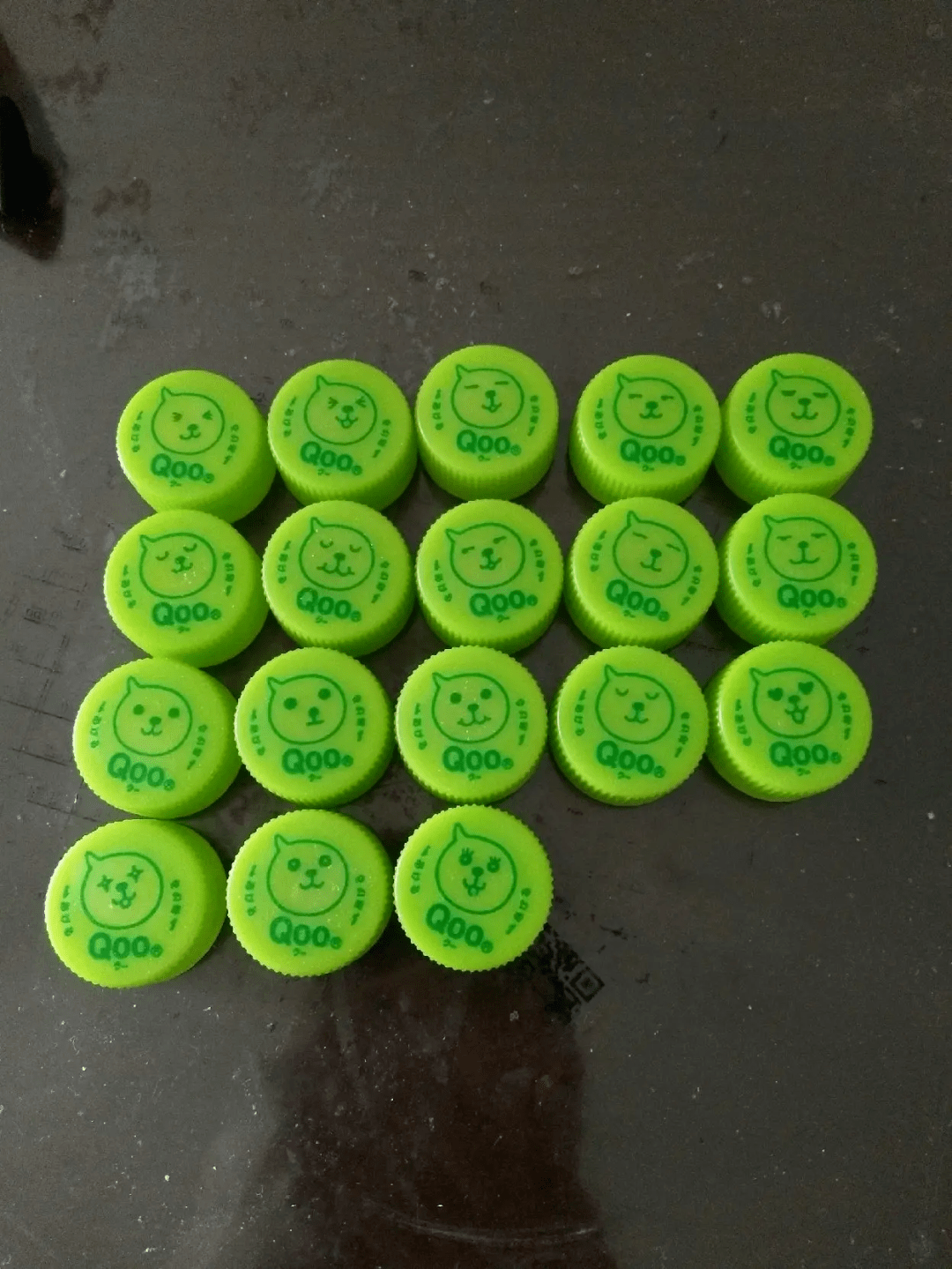 甚至还有人把酷儿的全系列瓶盖全部集齐.