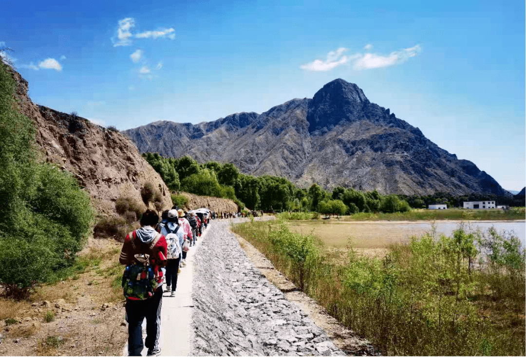 松巴峡第一期我们将带领大家带您开启最有趣的浪山季四月户外活动