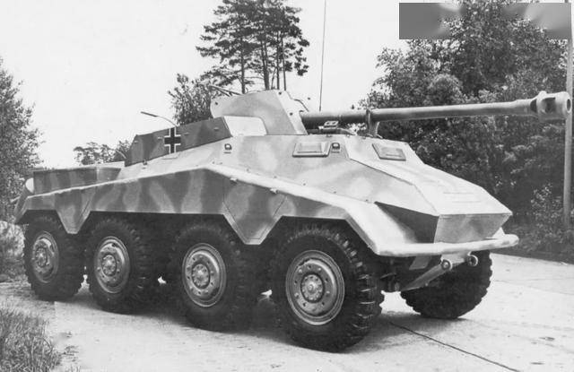 234装甲车的最后一个改型,该车是纳粹德国在1944年12月到1945年3约滗