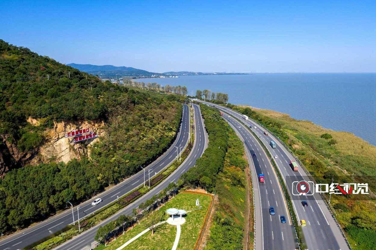 资料图:2020年11月4日,浙江省湖州市长兴县夹浦镇,104国道和杭宁