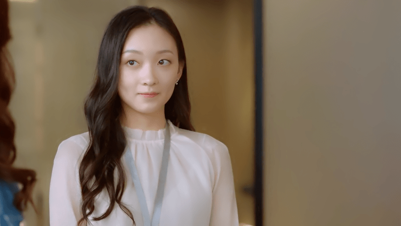 新生代演员李盈盈剧中饰演女主角文淇的同事季子萱,季子萱以一名应届