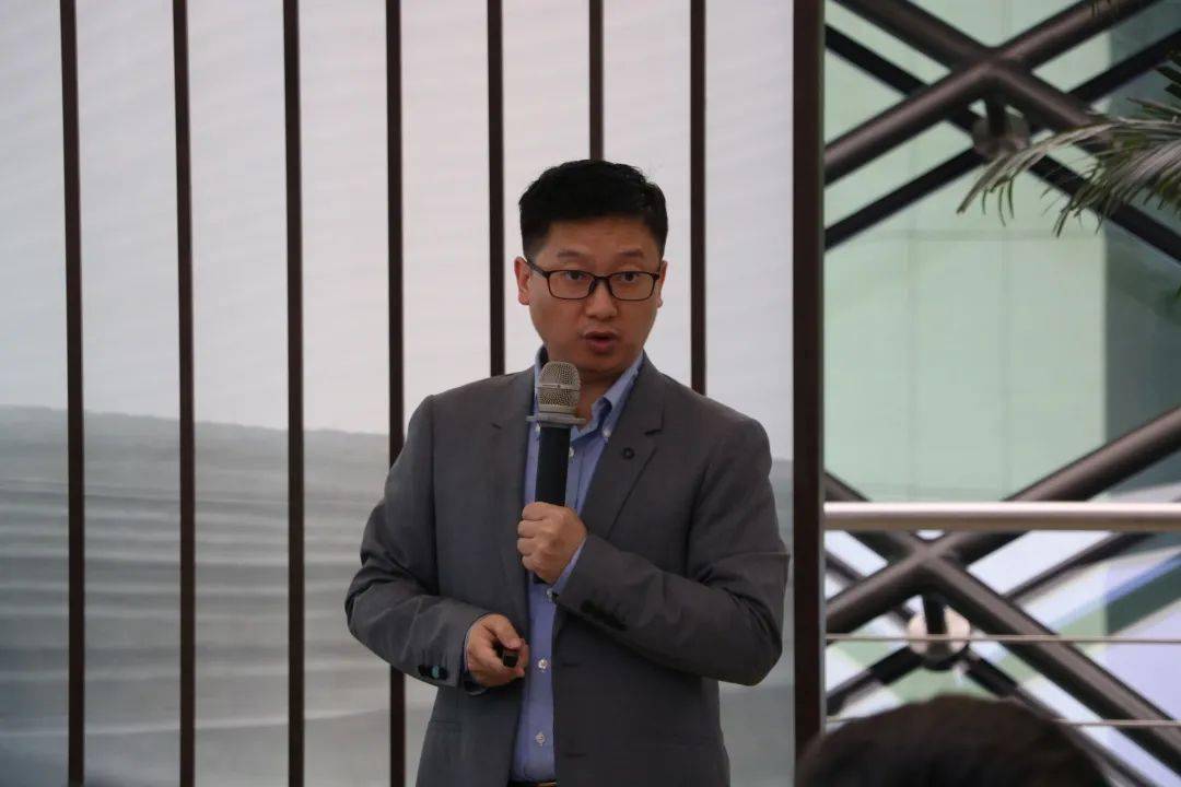 邓新明教授讲授《高效流程保障执行力》△向左滑动查看更多本次研修班