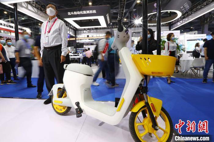 导航|北斗系统手机、安全帽、共享单车 各类北斗应用成果亮相